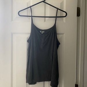 grey tank top